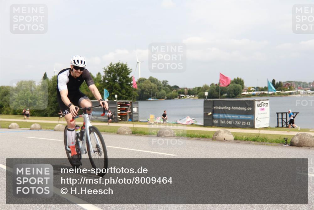 21.06.2025 - 27. Vierlanden-Triathlon H.Heesch http://msf.ph/oto/8009464 15.06.2025 12:25:30 Radfahren 717, 787 meine-sportfotos.de