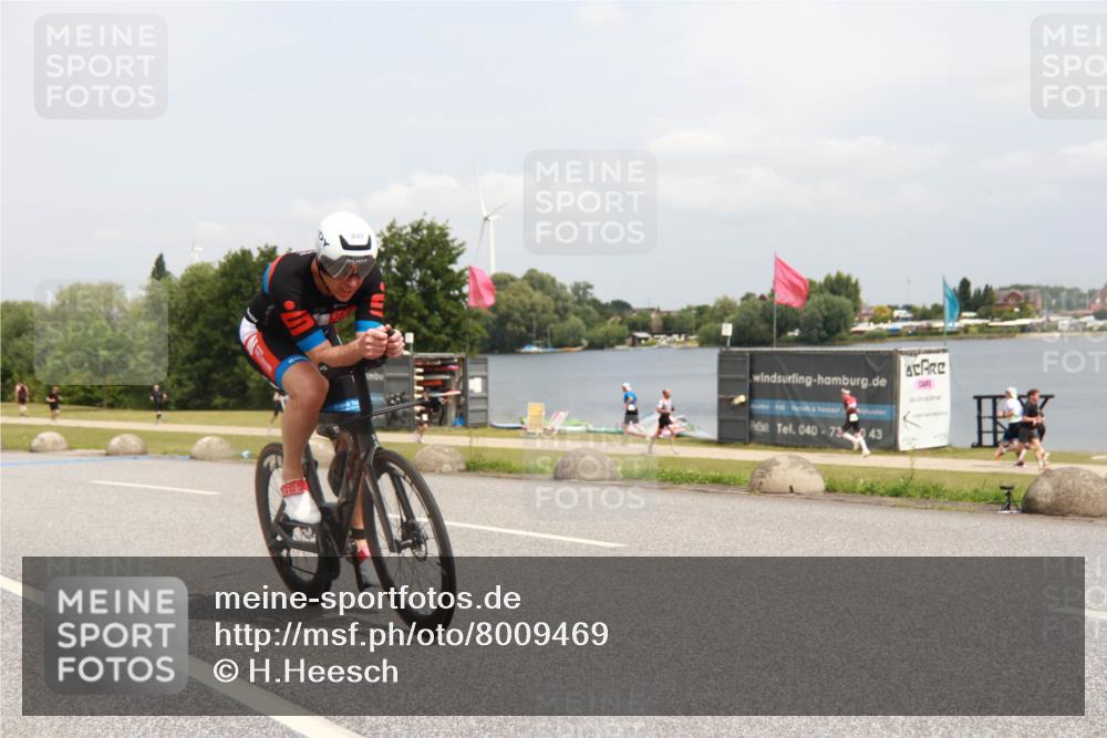 21.06.2025 - 27. Vierlanden-Triathlon H.Heesch http://msf.ph/oto/8009469 15.06.2025 12:25:34 Radfahren 717, 787, 847 meine-sportfotos.de