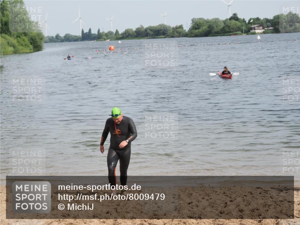 21.06.2025 - 27. Vierlanden-Triathlon MichiJ http://msf.ph/oto/8009479 15.06.2026 10:10:59 Schwimmen 451 meine-sportfotos.de