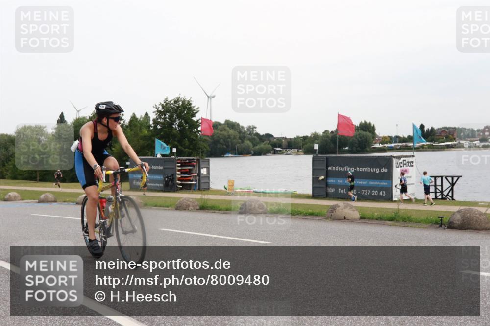 15.06.2025 - 27. Vierlanden-Triathlon H.Heesch http://msf.ph/oto/8009480 15.06.2025 10:54:25 Radfahren 123, 570, 635 meine-sportfotos.de