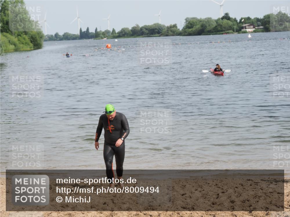 21.06.2025 - 27. Vierlanden-Triathlon MichiJ http://msf.ph/oto/8009494 15.06.2026 10:10:59 Schwimmen 451 meine-sportfotos.de