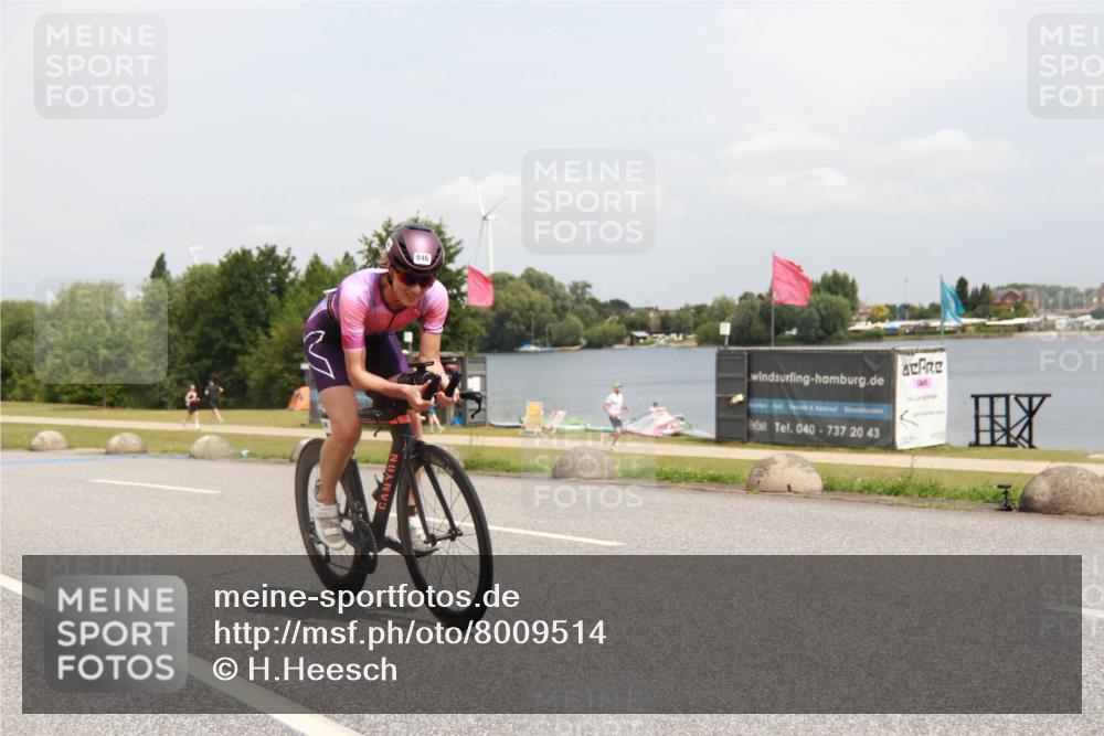 21.06.2025 - 27. Vierlanden-Triathlon H.Heesch http://msf.ph/oto/8009514 15.06.2025 12:26:38 Radfahren 663, 946 meine-sportfotos.de