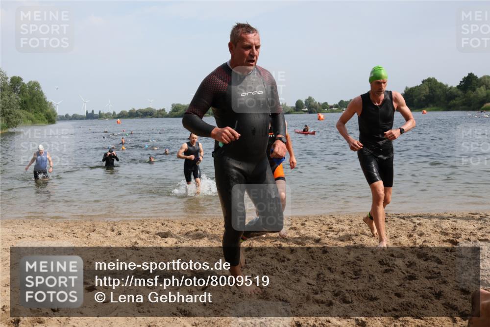 15.06.2025 - 27. Vierlanden-Triathlon Lena Gebhardt http://msf.ph/oto/8009519 15.06.2025 10:06:47 Schwimmen 367, 386, 388, 396, 423, 429, 441, 457, 467 meine-sportfotos.de