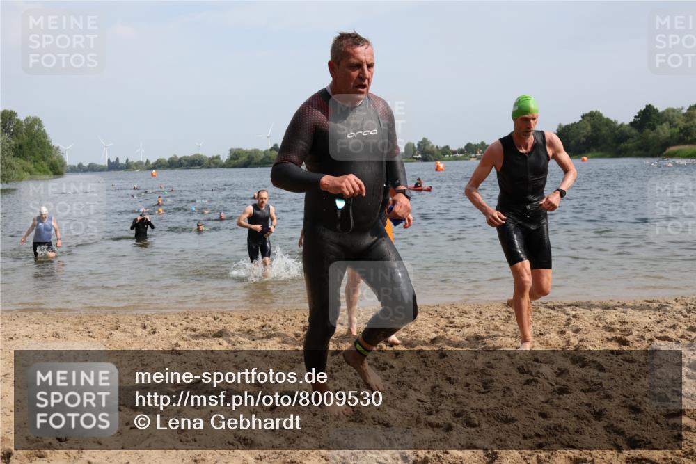 15.06.2025 - 27. Vierlanden-Triathlon Lena Gebhardt http://msf.ph/oto/8009530 15.06.2025 10:06:47 Schwimmen 367, 386, 388, 396, 423, 429, 441, 457, 467 meine-sportfotos.de