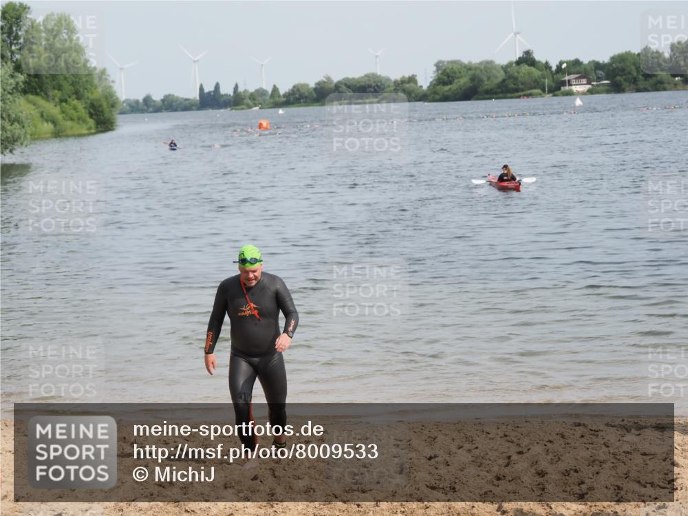 21.06.2025 - 27. Vierlanden-Triathlon MichiJ http://msf.ph/oto/8009533 15.06.2026 10:11:00 Schwimmen 451 meine-sportfotos.de