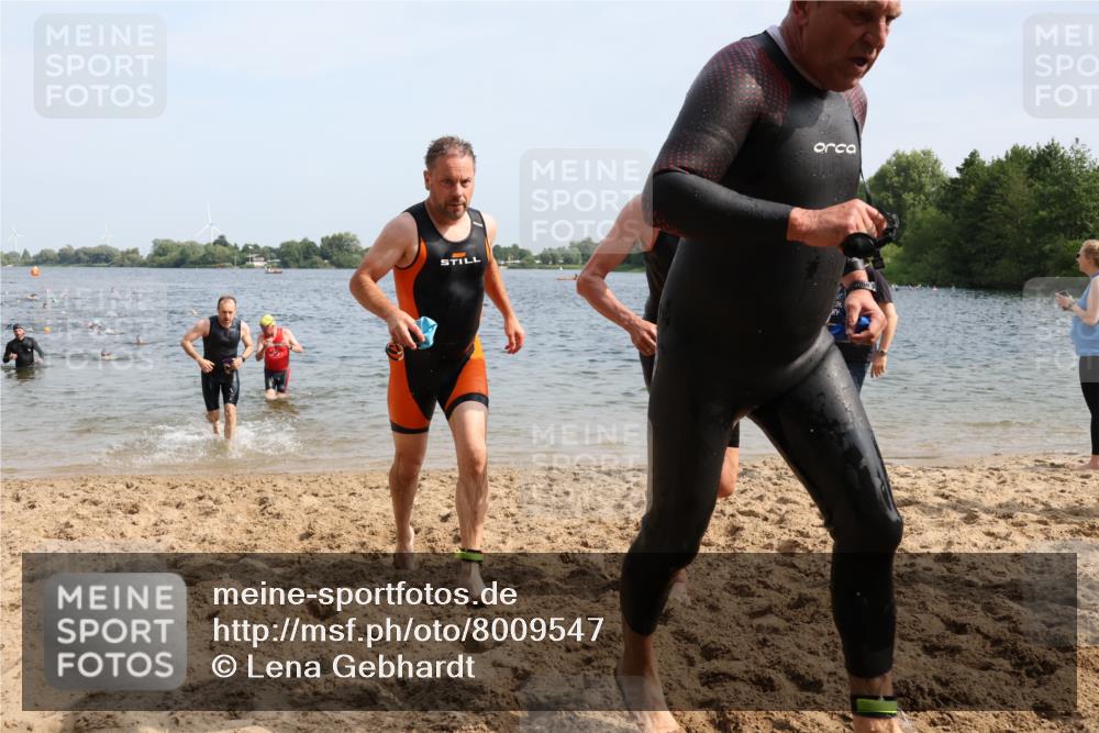 15.06.2025 - 27. Vierlanden-Triathlon Lena Gebhardt http://msf.ph/oto/8009547 15.06.2025 10:06:48 Schwimmen 367, 386, 388, 396, 423, 429, 441, 457, 467 meine-sportfotos.de
