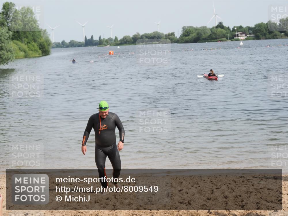21.06.2025 - 27. Vierlanden-Triathlon MichiJ http://msf.ph/oto/8009549 15.06.2026 10:11:00 Schwimmen 451 meine-sportfotos.de