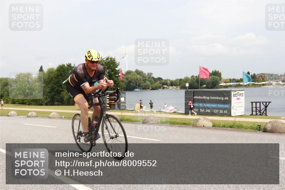 21.06.2025 - 27. Vierlanden-Triathlon H.Heesch http://msf.ph/oto/8009552 15.06.2025 12:26:54 Radfahren 860 meine-sportfotos.de