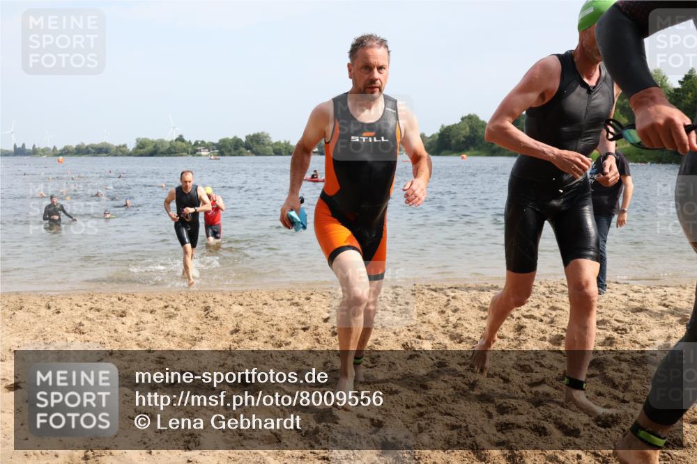 15.06.2025 - 27. Vierlanden-Triathlon Lena Gebhardt http://msf.ph/oto/8009556 15.06.2025 10:06:48 Schwimmen 367, 386, 388, 396, 423, 429, 441, 457, 467 meine-sportfotos.de
