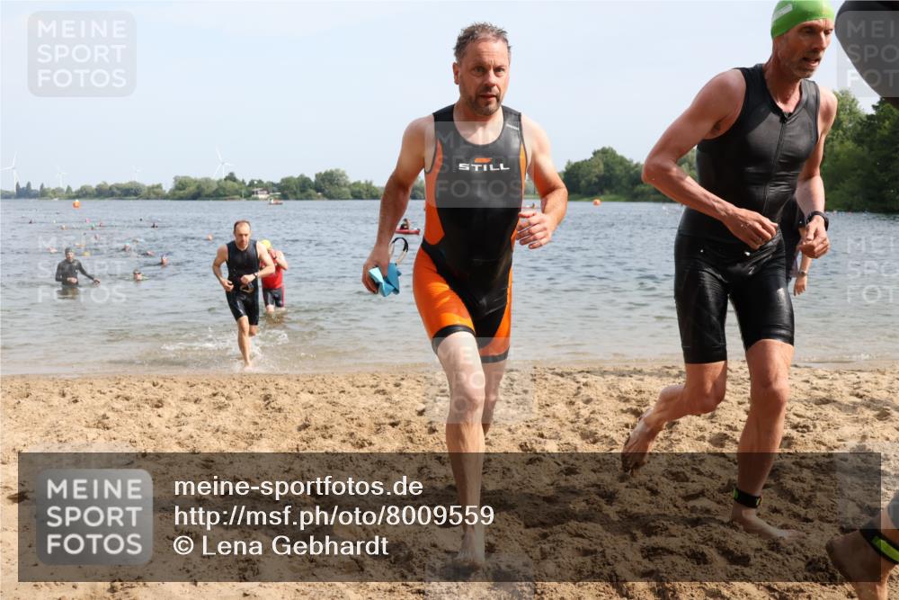 15.06.2025 - 27. Vierlanden-Triathlon Lena Gebhardt http://msf.ph/oto/8009559 15.06.2025 10:06:48 Schwimmen 367, 386, 388, 396, 423, 429, 441, 457, 467 meine-sportfotos.de