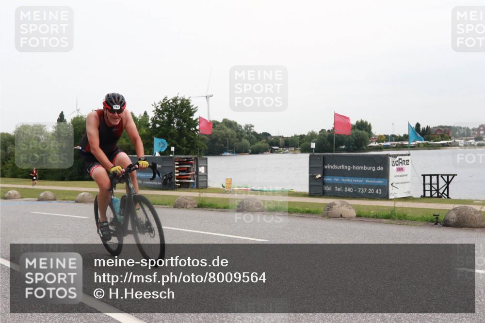 15.06.2025 - 27. Vierlanden-Triathlon H.Heesch http://msf.ph/oto/8009564 15.06.2025 10:55:12 Radfahren 20, 72, 174, 216, 605 meine-sportfotos.de