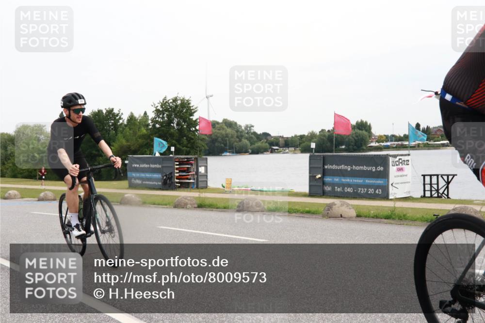15.06.2025 - 27. Vierlanden-Triathlon H.Heesch http://msf.ph/oto/8009573 15.06.2025 10:55:13 Radfahren 20, 72, 174, 216 meine-sportfotos.de