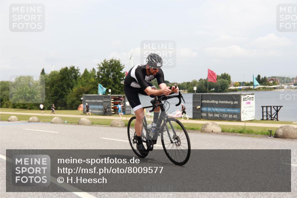 21.06.2025 - 27. Vierlanden-Triathlon H.Heesch http://msf.ph/oto/8009577 15.06.2025 12:27:26 Radfahren 874 meine-sportfotos.de