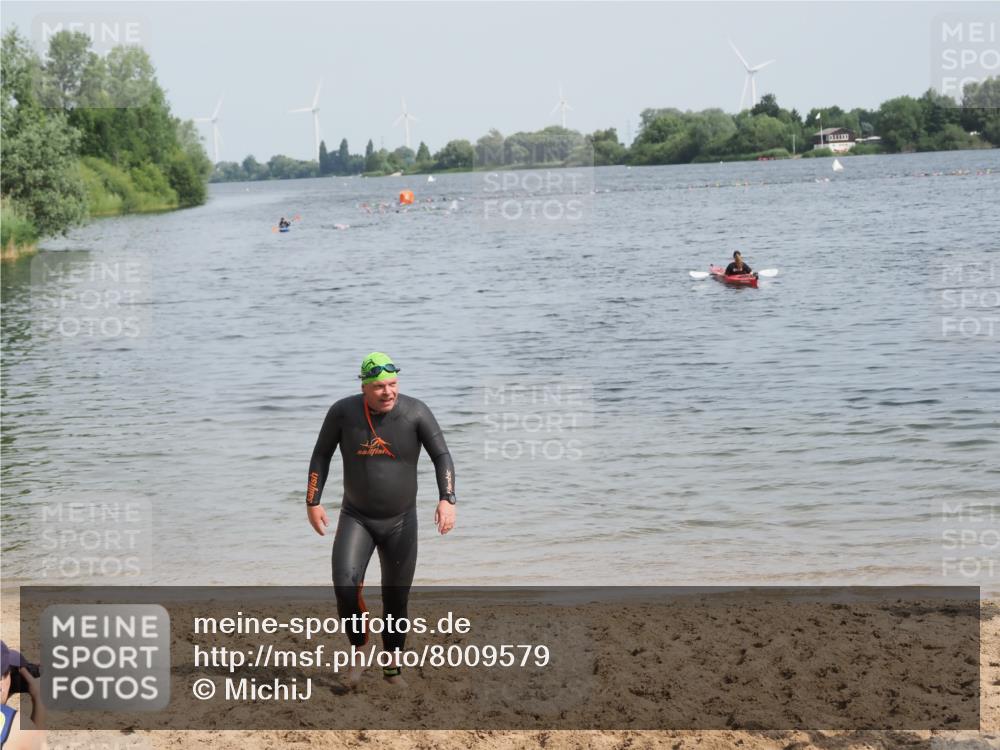 21.06.2025 - 27. Vierlanden-Triathlon MichiJ http://msf.ph/oto/8009579 15.06.2026 10:11:01 Schwimmen 451 meine-sportfotos.de