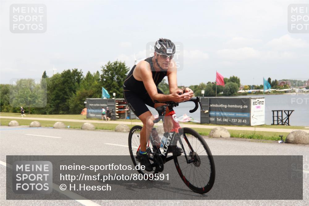 21.06.2025 - 27. Vierlanden-Triathlon H.Heesch http://msf.ph/oto/8009591 15.06.2025 12:27:38 Radfahren 763, 786 meine-sportfotos.de