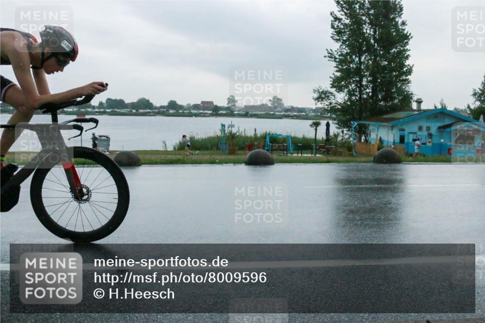 21.06.2025 - 27. Vierlanden-Triathlon H.Heesch http://msf.ph/oto/8009596 15.06.2025 13:33:01 Radfahren 1109, 1301 meine-sportfotos.de