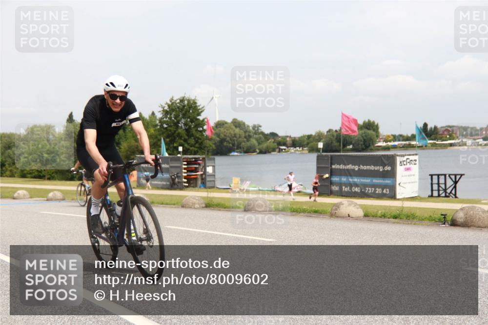 21.06.2025 - 27. Vierlanden-Triathlon H.Heesch http://msf.ph/oto/8009602 15.06.2025 12:28:06 Radfahren 857, 892 meine-sportfotos.de