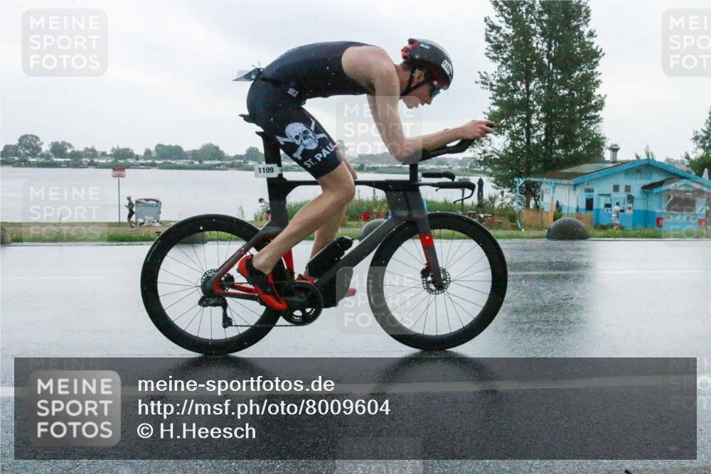 21.06.2025 - 27. Vierlanden-Triathlon H.Heesch http://msf.ph/oto/8009604 15.06.2025 13:33:01 Radfahren 1109, 1301 meine-sportfotos.de