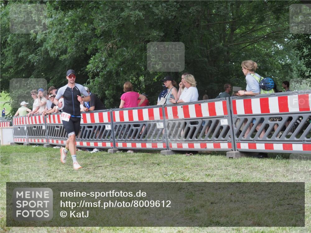 21.06.2025 - 27. Vierlanden-Triathlon KatJ http://msf.ph/oto/8009612 15.06.2025 13:03:19 Ziel 149, 233 meine-sportfotos.de