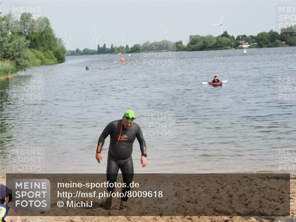 21.06.2025 - 27. Vierlanden-Triathlon MichiJ http://msf.ph/oto/8009618 15.06.2026 10:11:02 Schwimmen 451 meine-sportfotos.de