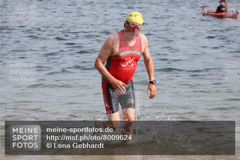 15.06.2025 - 27. Vierlanden-Triathlon Lena Gebhardt http://msf.ph/oto/8009624 15.06.2025 10:06:51 Schwimmen 131, 367, 386, 388, 396, 423, 429, 441, 457, 467 meine-sportfotos.de