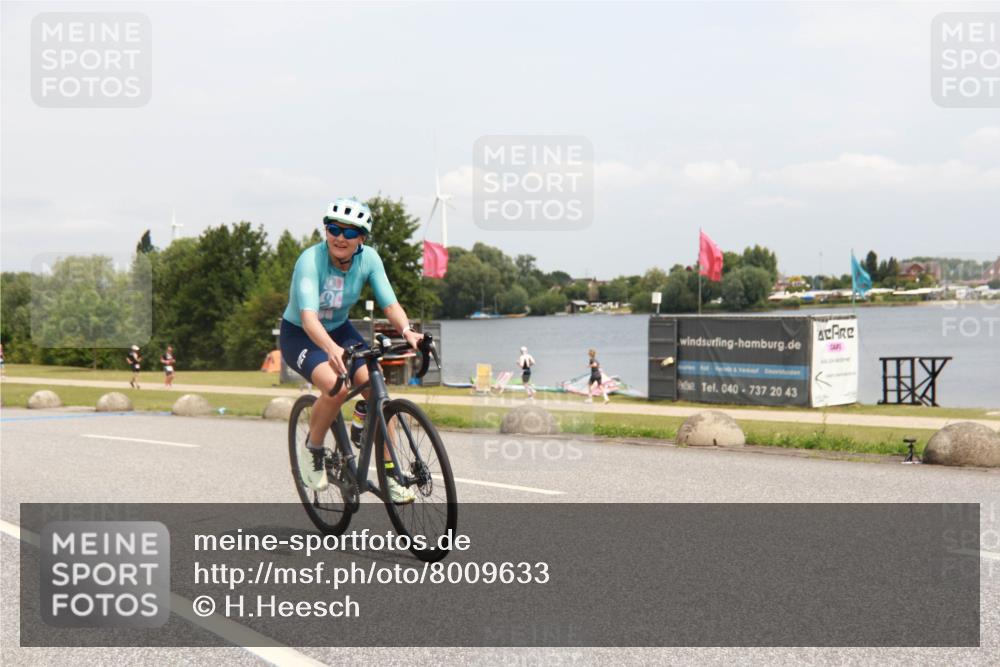 21.06.2025 - 27. Vierlanden-Triathlon H.Heesch http://msf.ph/oto/8009633 15.06.2025 12:29:00 Radfahren 215 meine-sportfotos.de