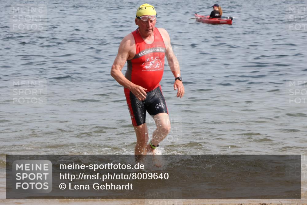 15.06.2025 - 27. Vierlanden-Triathlon Lena Gebhardt http://msf.ph/oto/8009640 15.06.2025 10:06:52 Schwimmen 131, 367, 386, 388, 396, 423, 429, 441, 457, 467 meine-sportfotos.de