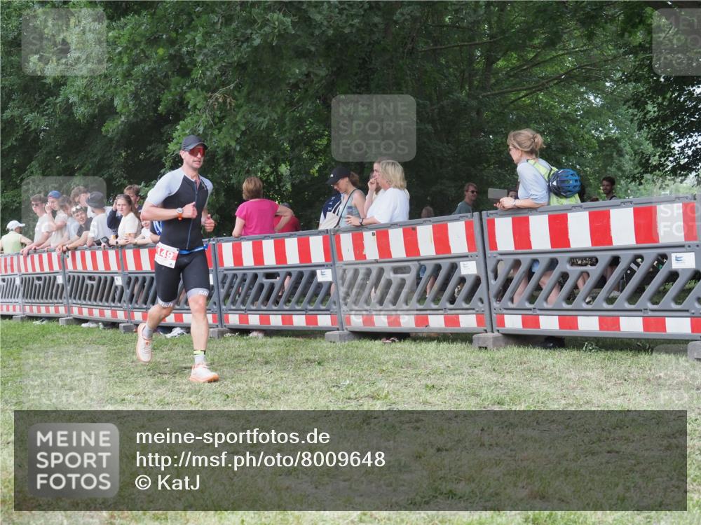 21.06.2025 - 27. Vierlanden-Triathlon KatJ http://msf.ph/oto/8009648 15.06.2025 13:03:20 Ziel 149, 233 meine-sportfotos.de