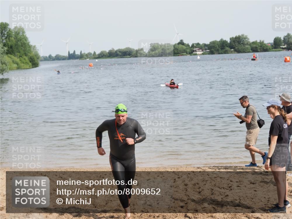 21.06.2025 - 27. Vierlanden-Triathlon MichiJ http://msf.ph/oto/8009652 15.06.2026 10:11:03 Schwimmen 451 meine-sportfotos.de