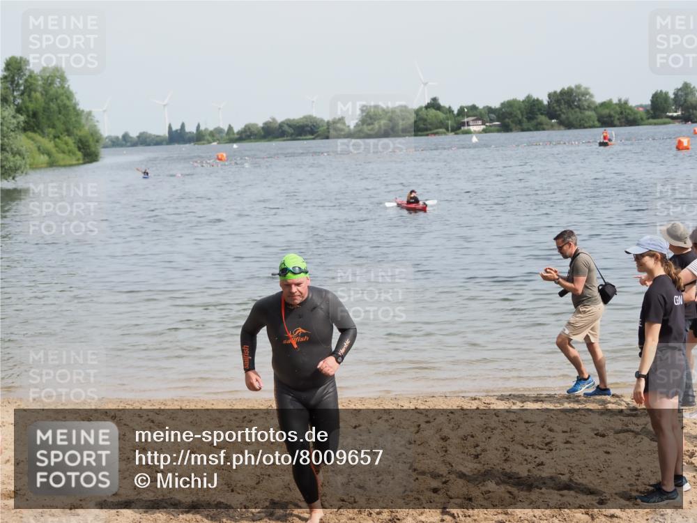 21.06.2025 - 27. Vierlanden-Triathlon MichiJ http://msf.ph/oto/8009657 15.06.2026 10:11:03 Schwimmen 451 meine-sportfotos.de