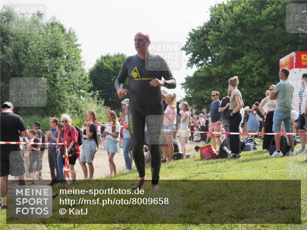 15.06.2025 - 27. Vierlanden-Triathlon KatJ http://msf.ph/oto/8009658 15.06.2025 10:07:41 Schwimmen 379, 391, 468 meine-sportfotos.de