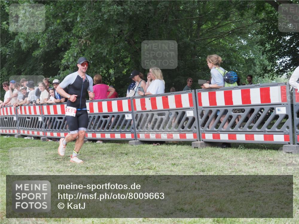 21.06.2025 - 27. Vierlanden-Triathlon KatJ http://msf.ph/oto/8009663 15.06.2025 13:03:20 Ziel 149, 233 meine-sportfotos.de