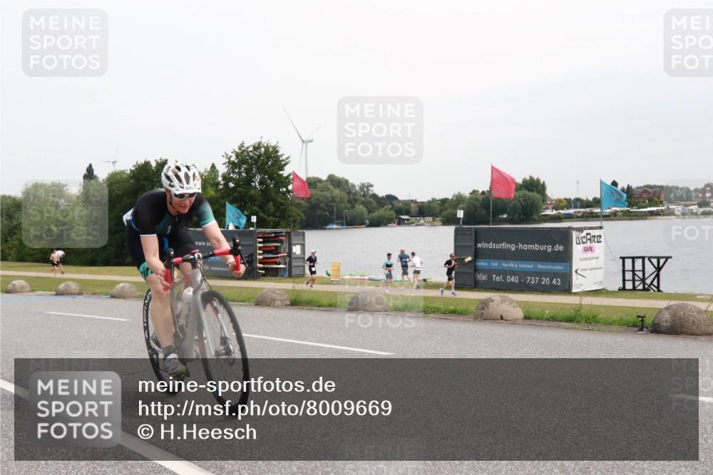 15.06.2025 - 27. Vierlanden-Triathlon H.Heesch http://msf.ph/oto/8009669 15.06.2025 10:56:28 Radfahren 73, 597, 606 meine-sportfotos.de