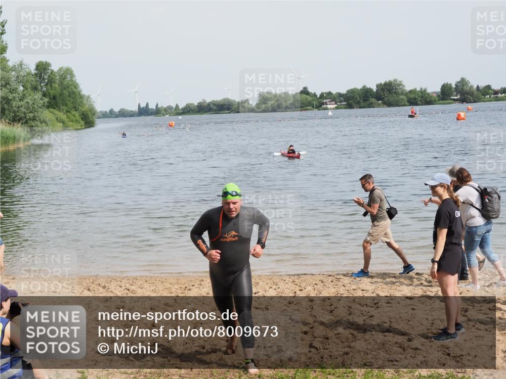 21.06.2025 - 27. Vierlanden-Triathlon MichiJ http://msf.ph/oto/8009673 15.06.2026 10:11:03 Schwimmen 451 meine-sportfotos.de