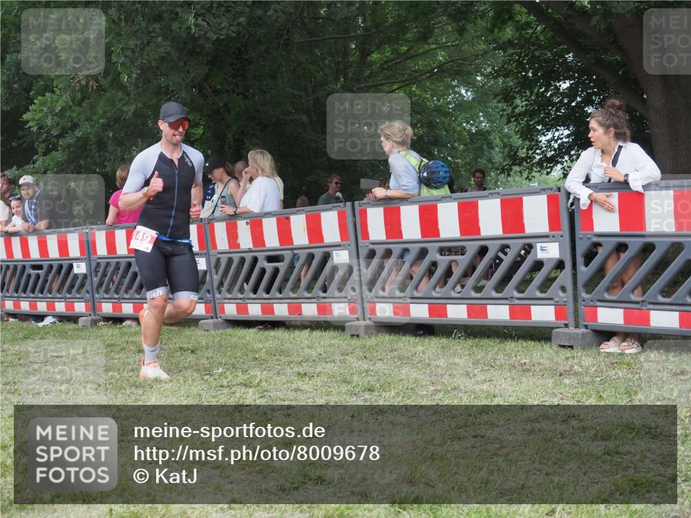 21.06.2025 - 27. Vierlanden-Triathlon KatJ http://msf.ph/oto/8009678 15.06.2025 13:03:20 Ziel 149, 233 meine-sportfotos.de