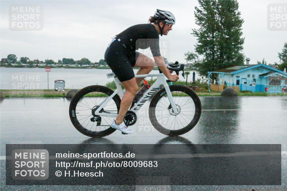 21.06.2025 - 27. Vierlanden-Triathlon H.Heesch http://msf.ph/oto/8009683 15.06.2025 13:39:41 Radfahren 1222 meine-sportfotos.de