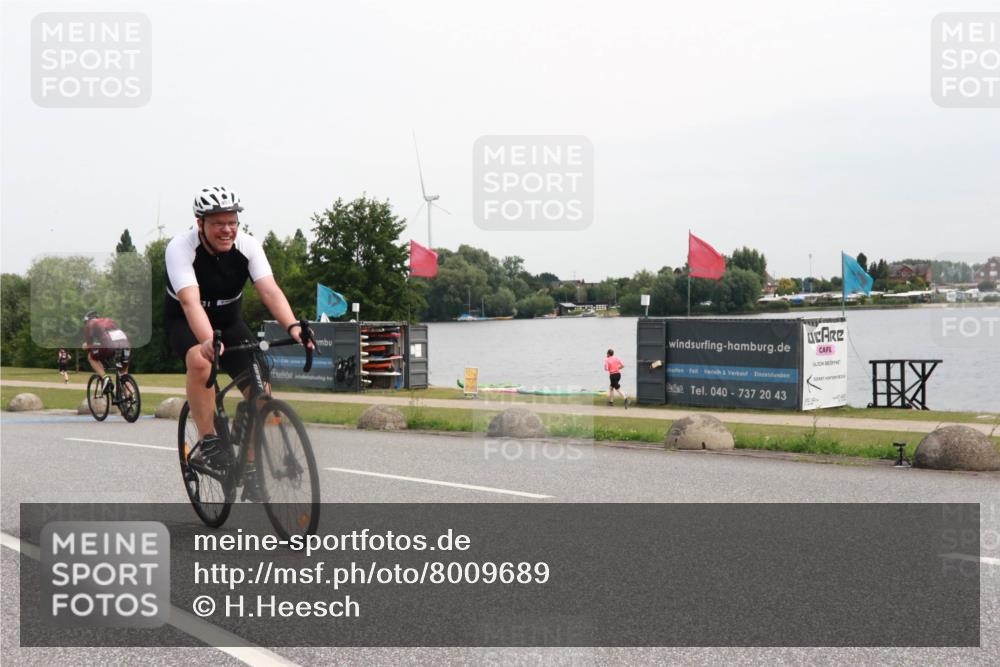 15.06.2025 - 27. Vierlanden-Triathlon H.Heesch http://msf.ph/oto/8009689 15.06.2025 10:56:58 Radfahren 94, 150, 451 meine-sportfotos.de