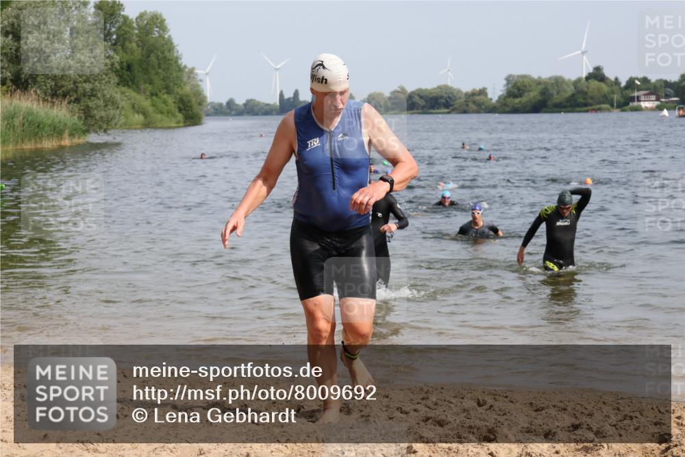 15.06.2025 - 27. Vierlanden-Triathlon Lena Gebhardt http://msf.ph/oto/8009692 15.06.2025 10:06:54 Schwimmen 131, 367, 386, 388, 396, 423, 429, 441, 457, 467 meine-sportfotos.de