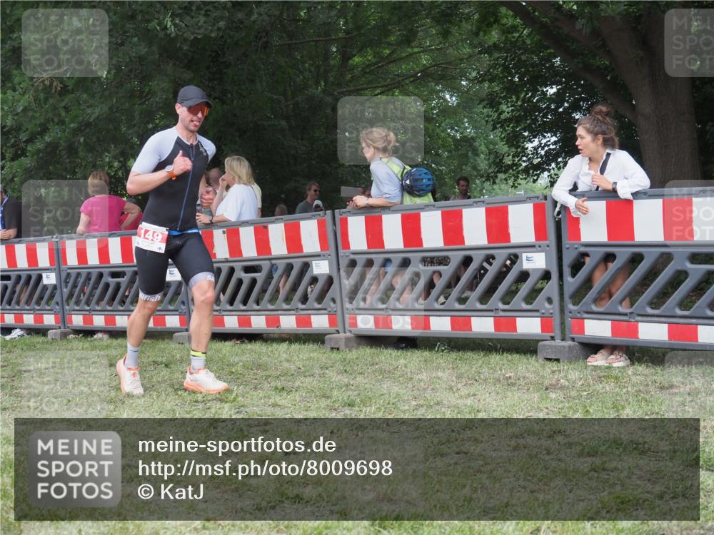21.06.2025 - 27. Vierlanden-Triathlon KatJ http://msf.ph/oto/8009698 15.06.2025 13:03:20 Ziel 149, 233 meine-sportfotos.de