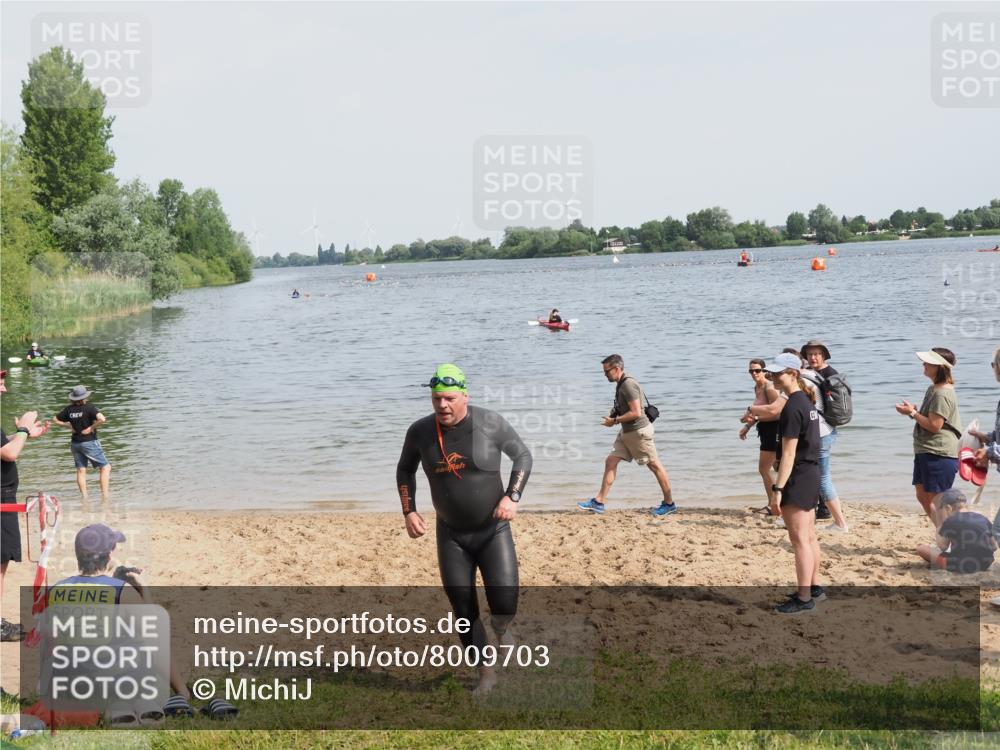 21.06.2025 - 27. Vierlanden-Triathlon MichiJ http://msf.ph/oto/8009703 15.06.2026 10:11:04 Schwimmen 451 meine-sportfotos.de