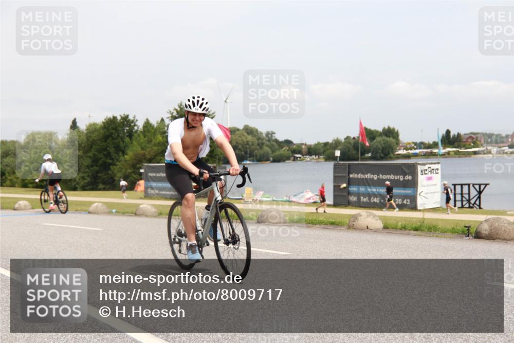21.06.2025 - 27. Vierlanden-Triathlon H.Heesch http://msf.ph/oto/8009717 15.06.2025 12:30:35 Radfahren 58, 883, 884 meine-sportfotos.de