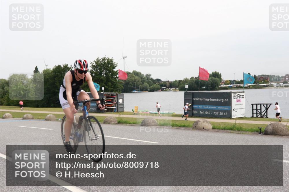 15.06.2025 - 27. Vierlanden-Triathlon H.Heesch http://msf.ph/oto/8009718 15.06.2025 10:57:10 Radfahren 482 meine-sportfotos.de
