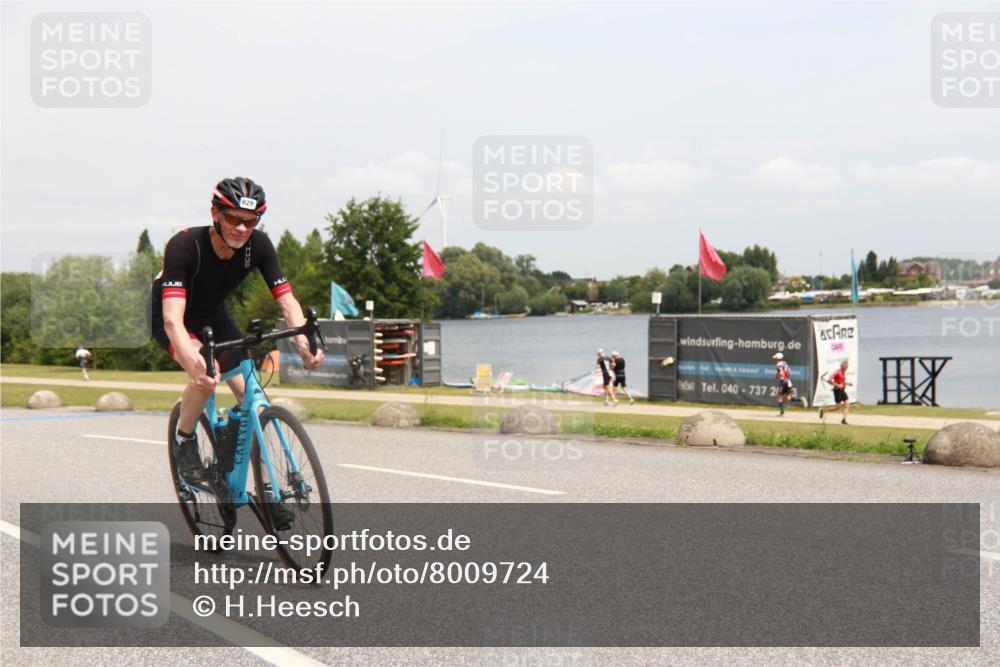 21.06.2025 - 27. Vierlanden-Triathlon H.Heesch http://msf.ph/oto/8009724 15.06.2025 12:30:38 Radfahren 58, 828, 883, 884, 952 meine-sportfotos.de