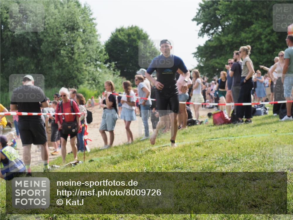 15.06.2025 - 27. Vierlanden-Triathlon KatJ http://msf.ph/oto/8009726 15.06.2025 10:07:44 Schwimmen 379, 391, 468 meine-sportfotos.de