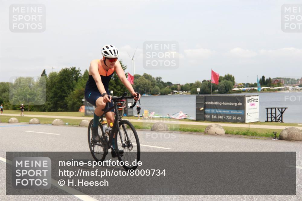 21.06.2025 - 27. Vierlanden-Triathlon H.Heesch http://msf.ph/oto/8009734 15.06.2025 12:30:43 Radfahren 739, 828, 952 meine-sportfotos.de
