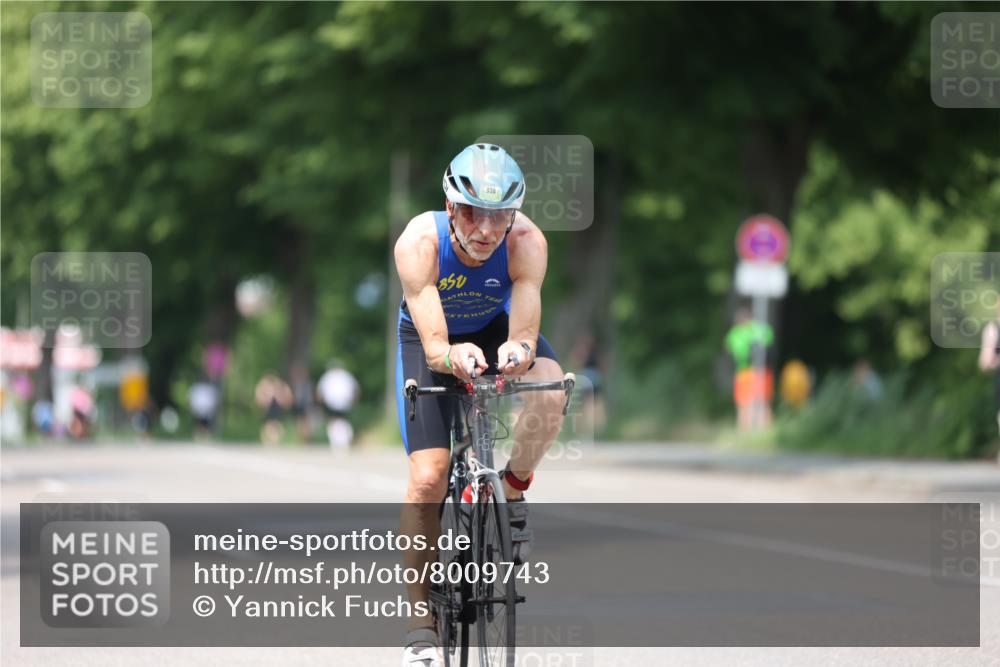 15.06.2025 - 7 Türme Triathlon Yannick Fuchs http://msf.ph/oto/8009743 15.06.2025 13:24:32 Radfahren 215, 397, 543, 930, 1072, 1182 meine-sportfotos.de