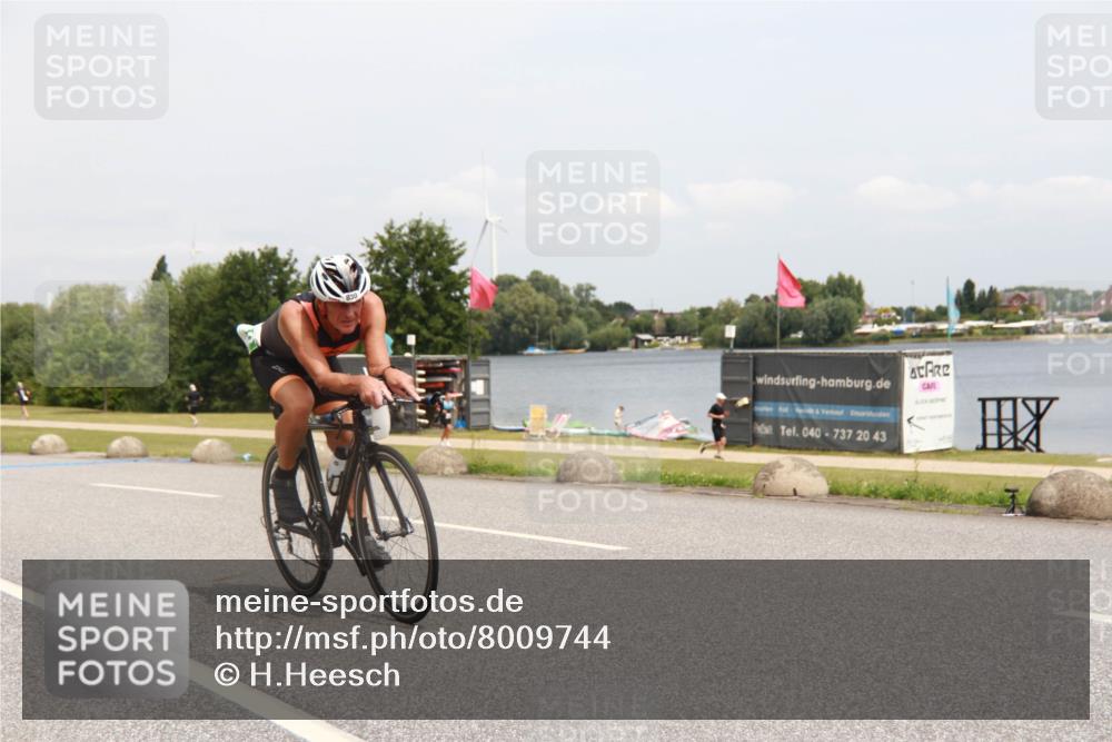 21.06.2025 - 27. Vierlanden-Triathlon H.Heesch http://msf.ph/oto/8009744 15.06.2025 12:30:55 Radfahren 830, 1049, 1050, 1051, 1052 meine-sportfotos.de