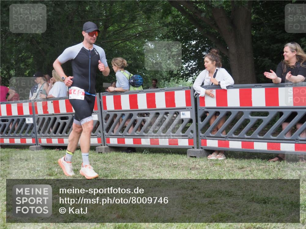 21.06.2025 - 27. Vierlanden-Triathlon KatJ http://msf.ph/oto/8009746 15.06.2025 13:03:21 Ziel 149, 233 meine-sportfotos.de
