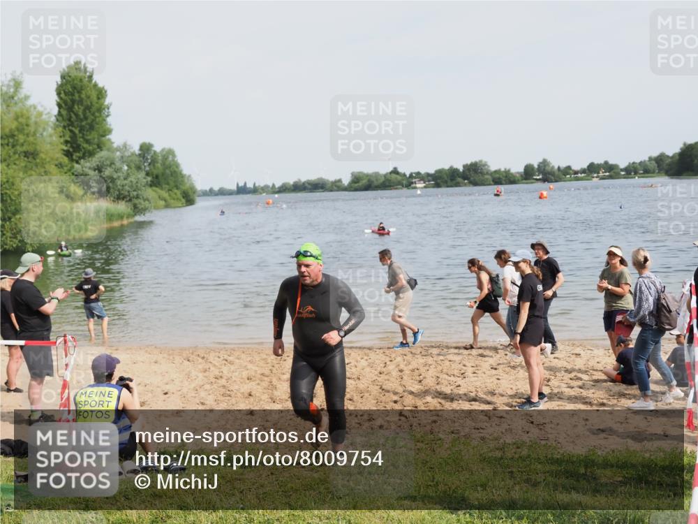 21.06.2025 - 27. Vierlanden-Triathlon MichiJ http://msf.ph/oto/8009754 15.06.2026 10:11:04 Schwimmen 451 meine-sportfotos.de