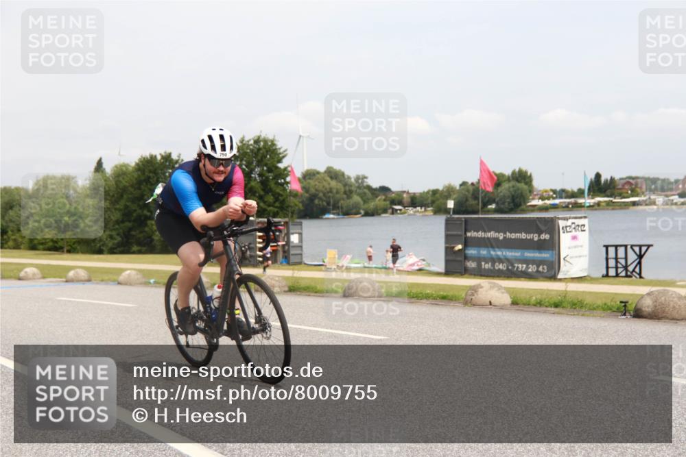 21.06.2025 - 27. Vierlanden-Triathlon H.Heesch http://msf.ph/oto/8009755 15.06.2025 12:31:17 Radfahren 750 meine-sportfotos.de
